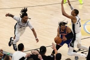 WEMBY MISSES AT THE END, KNICKS BEAT SPURS 105-104 FOR 2-0 LEAD IN NBA FINALS